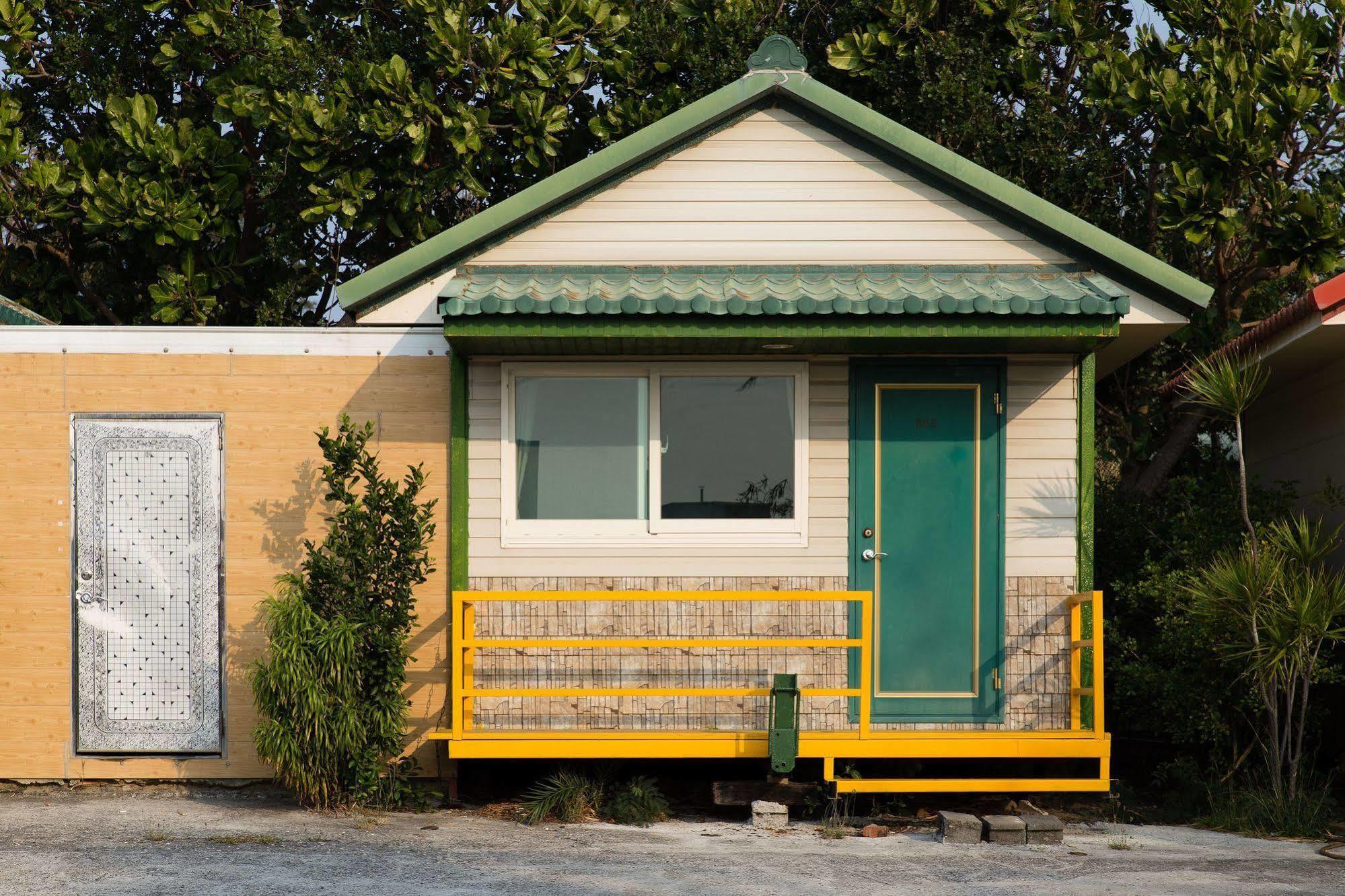 Kenting Dajianshan Cabin Hotel Exterior photo